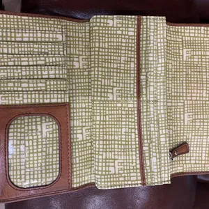Fossil key-per floral wristlet. In excellent condition. thumbnail 5