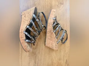 Marc Fisher Snake Skin Faux Leather Strappy Wedge Sandals Women US 8 Gold Rings thumbnail 12