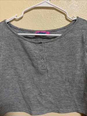 Edikted Heather Gray Waffle-Knit Cropped Henley Top thumbnail 2