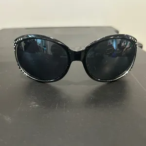 Elegant Black Sunglasses thumbnail 10