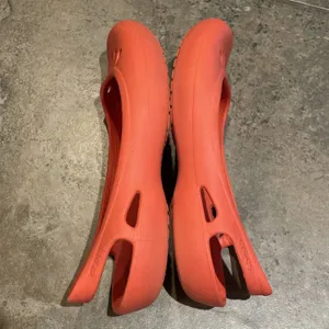 Crocs Malindi Women’s 7 Coral Orange Slingback Flat Slip On Ballet Teardrop Shoe thumbnail 10