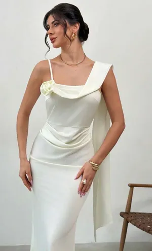 White satin dress Size M thumbnail 1
