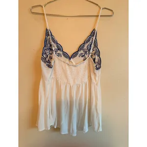 Love on a Hanger Camisole Women Large White Blue Embroidered Boho Babydoll Top thumbnail 3