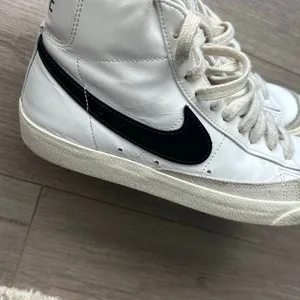 Nike Blazer Mid '77 Women's- Size 7 White/ Black  Blazer thumbnail 5