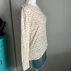 GAP Women's Leopard Print Button-Front Crewneck Cardigan Lightweight Sweater thumbnail 3