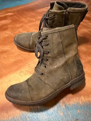 UGG Ashbury Brown Leather Zip Boots distressed size 8 shearling lined thumbnail 1