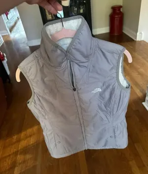 The North Face Mossbud Insulated Reversible Vest featuring a‎ embroidered logo S thumbnail 1