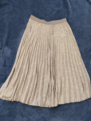 Vince Camuto Beige Micro Dot Pleated Midi Skirt thumbnail 1