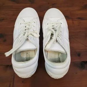 Converse Womens Shoes Size 6 White Leather Chuck Taylors Lace-Up Low Top thumbnail 4