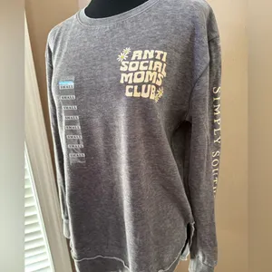Simply Southern Women’s Anti Social Mom Club Sweatshirt in Gray thumbnail 5