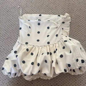 H&M strapless polka dot top thumbnail 3