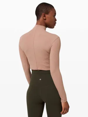 Lululemon LA Turtleneck Long Sleeve in Soft Sand Women’s Size 4 Athletic Top thumbnail 4