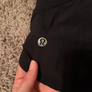 Lululemon ‼️ Tracker Short V 4"‼️ thumbnail 7
