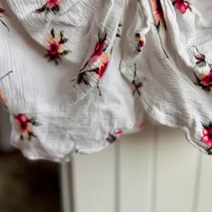 Altar'd State White Floral Milkmaid Tie Front Crop Coquette Bright Summer Top S thumbnail 3