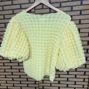 &merci‎ Pale Yellow Textured Bubble Sleeve Blouse Size Medium thumbnail 2