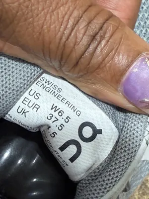 Woman 6.5 On Clouds  thumbnail 5