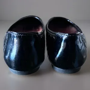 Born Riley Patent Leather Ballet Flats Womens Black Slip-On Shoes Quilted 6-1/2 thumbnail 7