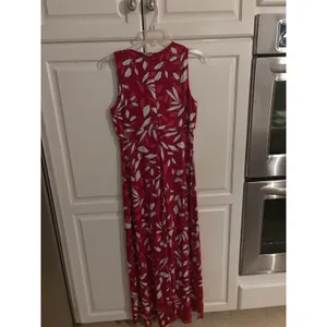 Maggy London Red White Leaf Print Sleeveless Maxi Dress Pleated Keyhole Size 6 thumbnail 5