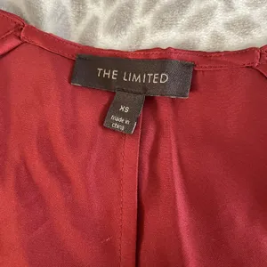 The Limited Satin Pleated Blouse‎ size Small Rust Red Cap Sleeve Business Casual thumbnail 2