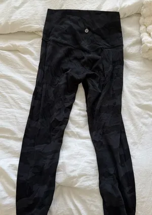 Lululemon black camo leggings (short) #activewear #athleisure thumbnail 1