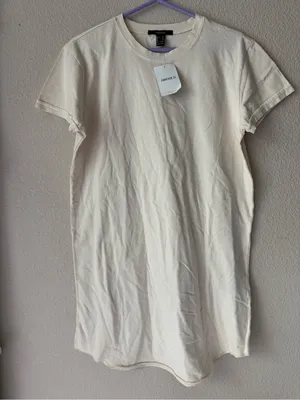 Minimalist Short-Sleeve Crewneck Dress in Light Taupe thumbnail 2