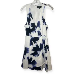 NWT Lulus White‎ Blue Floral Fit & Flare Deep V Mini Dress Resortwear Size Small thumbnail 4