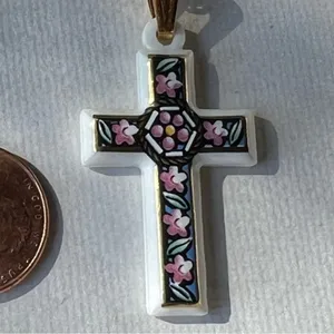 Avon Vintage White Enamel Floral Cross Necklace 24” Goldtone Rope Chain thumbnail 7