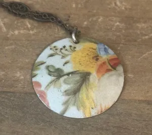 Vintage bronze tone floral pendant necklace thumbnail 3