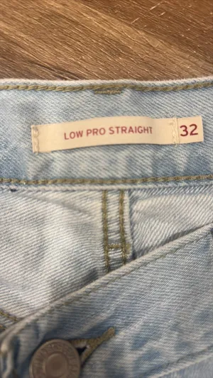 Levi’s Ripped Jeans thumbnail 4
