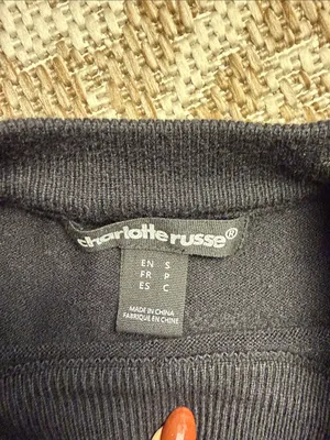 Charlotte Russe Black Crewneck crop Sweater with Gray Star Motif thumbnail 2