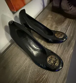 Tory Burch Black Patent Leather heels with Gold Logo Medallion thumbnail 1
