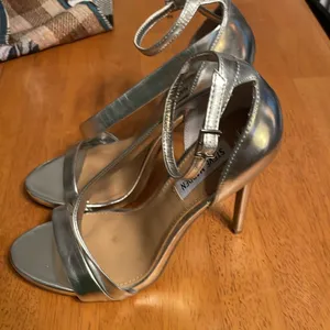 Steve Madden Silver stiletto strappy sandals thumbnail 4