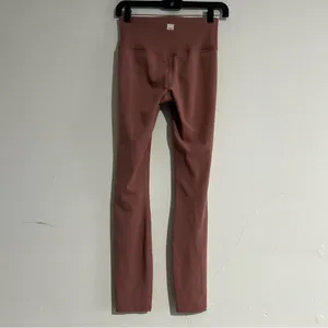 Vuori Rib Studio Leggings 7/8 Mauve Size Small Athletic Workout Gym Yoga Casual thumbnail 4