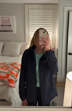 Lululemon Women’s Navy Blue  Jacket Size 8 thumbnail 3