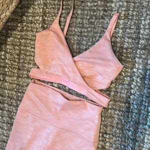 Outdoor Voices Coral Two Piece Sports Bra/Biker Short Combo Size Small thumbnail 3