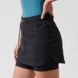 Athleta Trekkie Skort Black Hiking Active Skirt with Pockets‎ Size 6 EUC thumbnail 2