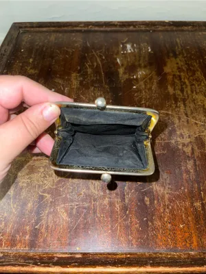 Olive Green Leather Vintage Kiss-Lock Coin Purse thumbnail 3
