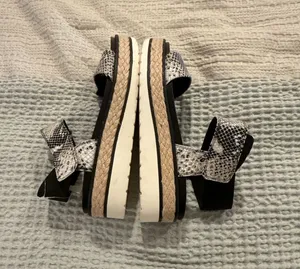 Franco Sarto Tiana 2 Black & White Snake Leather Wedge Sandals Size 6 thumbnail 1