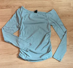 Wild Fable Light Gray Off-Shoulder Long Sleeve Top thumbnail 1
