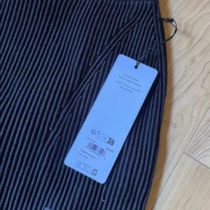 ALO Yoga Denim Knit High Waist Skirt thumbnail 2