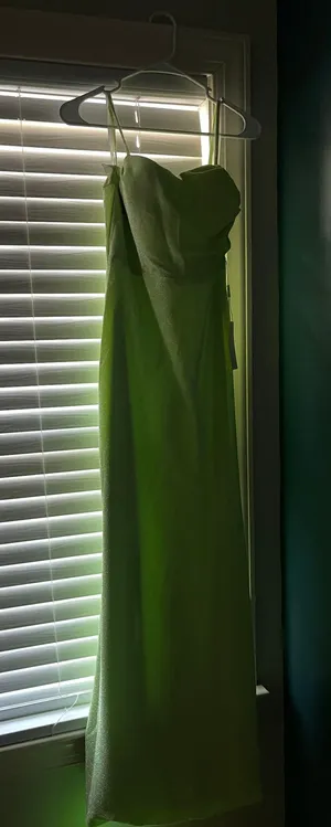 Prom Dress / Formal Green Size 4 thumbnail 3