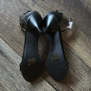 Elegant Black Women's Sandals with ankle strap Size 7 thumbnail 3