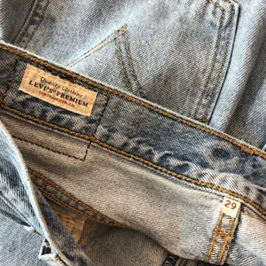 Levis Womens Jeans Boyfriend Medium Wash Cotton 29 thumbnail 3