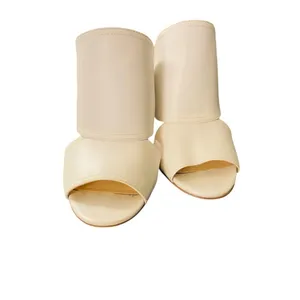 Vince Camuto Women's Cream Mules Chunky Heel Shoes Sz-91/2 thumbnail 2