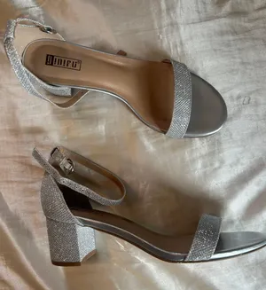 Silver Heels Size 8.5 thumbnail 1