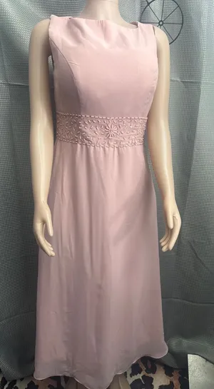 New size 10 beautiful fanzy dress has pearls on neckline thumbnail 1