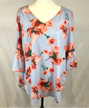 Light blue floral backless oversized top size medium thumbnail 1