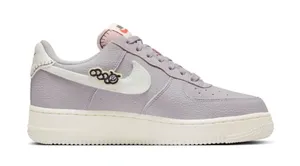 Nike Women's Nike Air Force 1 '07 SE 'Air Sprung' thumbnail 1