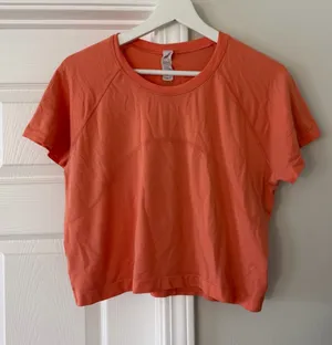 Lululemon swiftly tech short sleeve cropped t-shirt 14 thumbnail 1