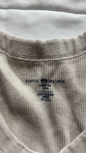 brandy melville tank top thumbnail 2